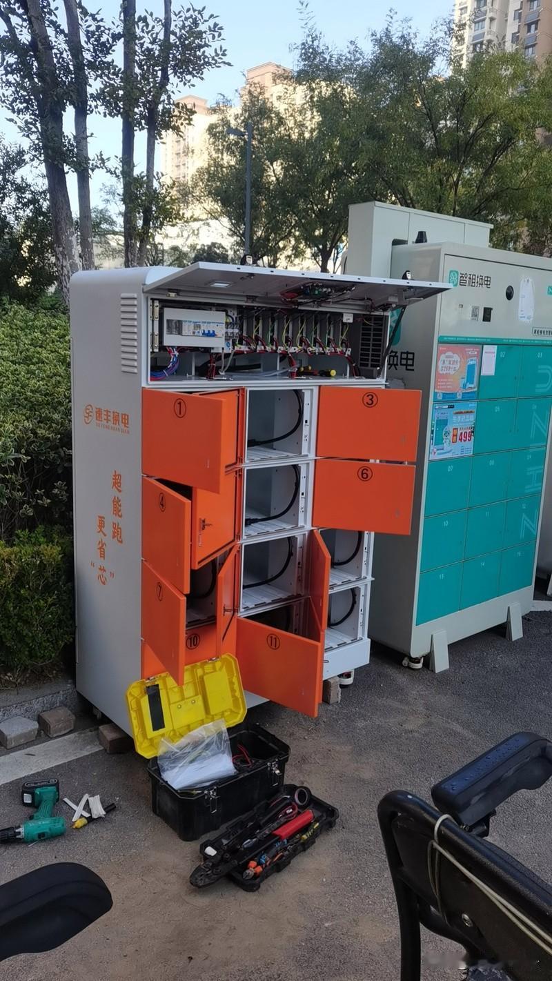 本来想换个能随时更换电池的电瓶车，就像外卖骑手用的那种，好过老是想不起来充电，经