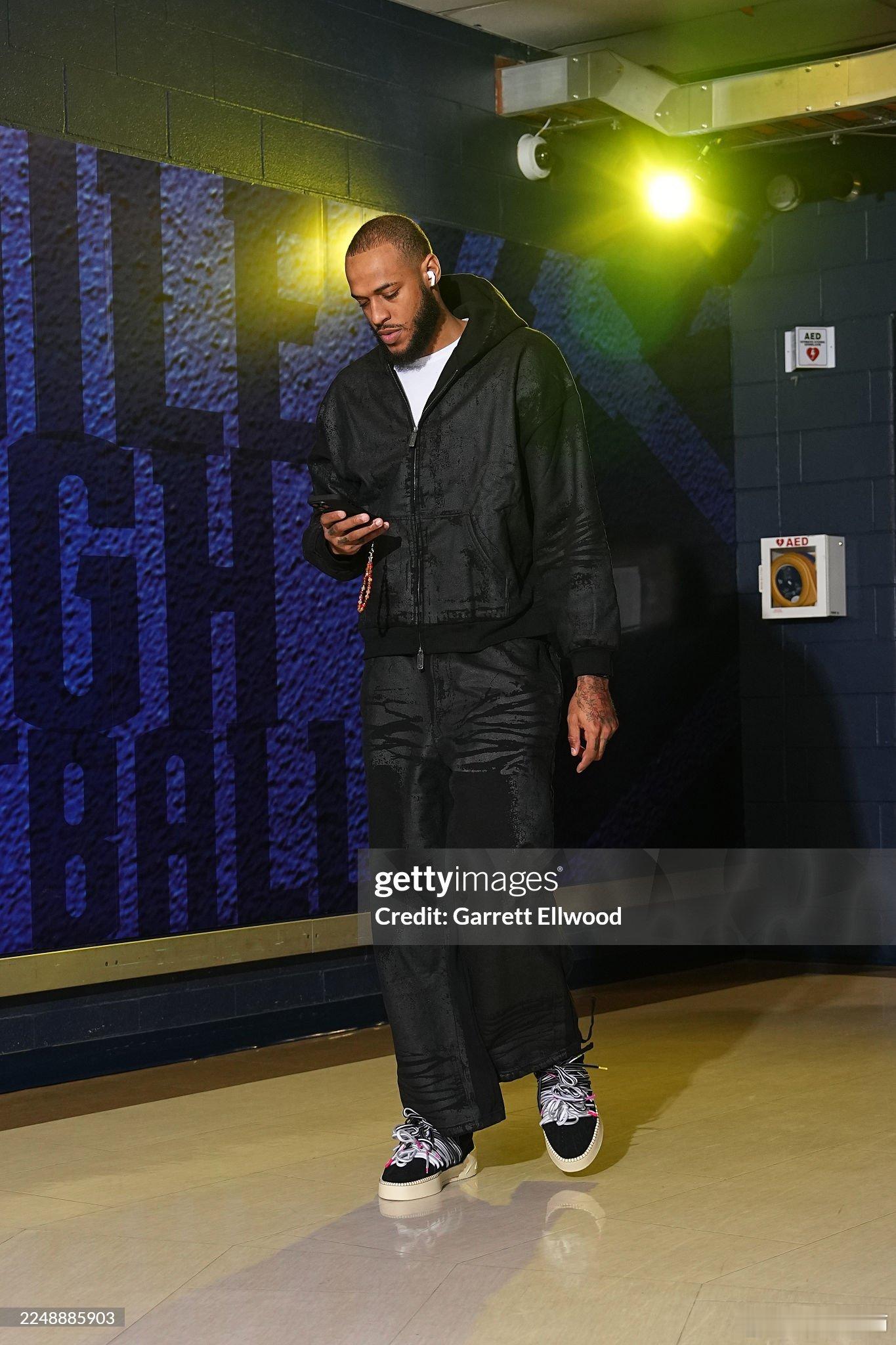 MFFL 伤病报告：常规赛第23场vs热火。弗拉格（右手拇指扭伤）出战。加福德（