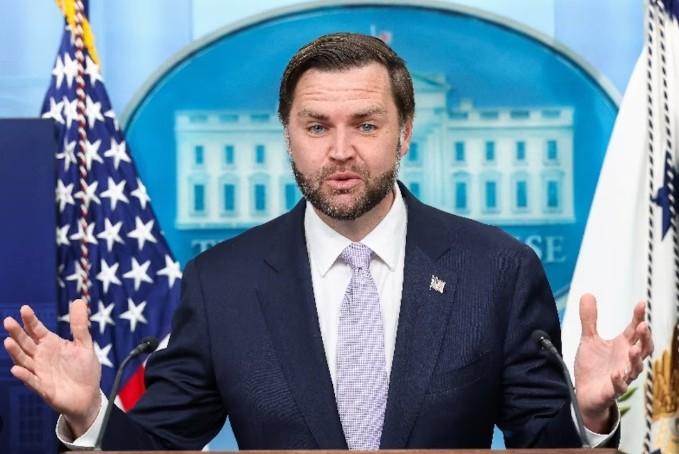 美国副总统：美国不能当“世界警察”

美国政客居然有一天会说美国不能当“世界警察