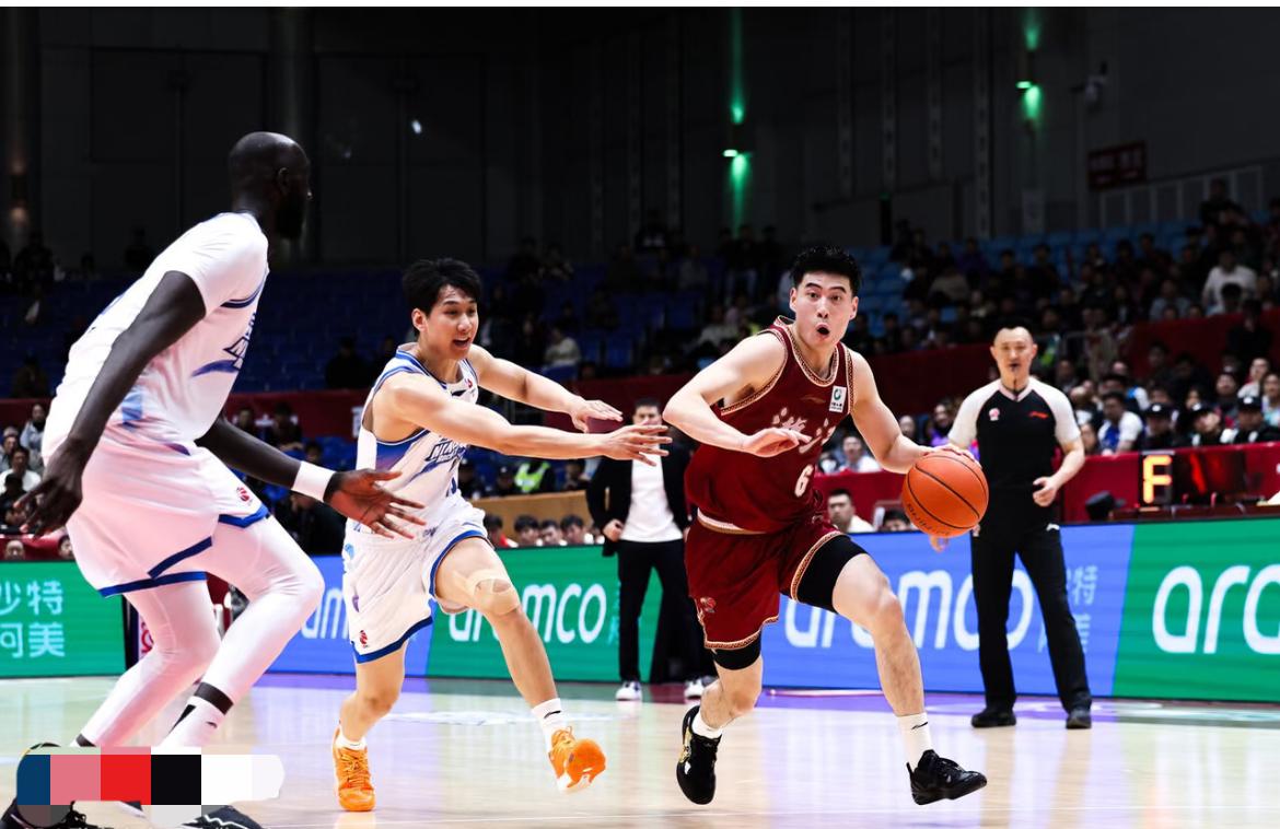 末节连伤两将！最新伤情出炉，浙江球迷可以放心了

    末节2分钟左右，程帅澎