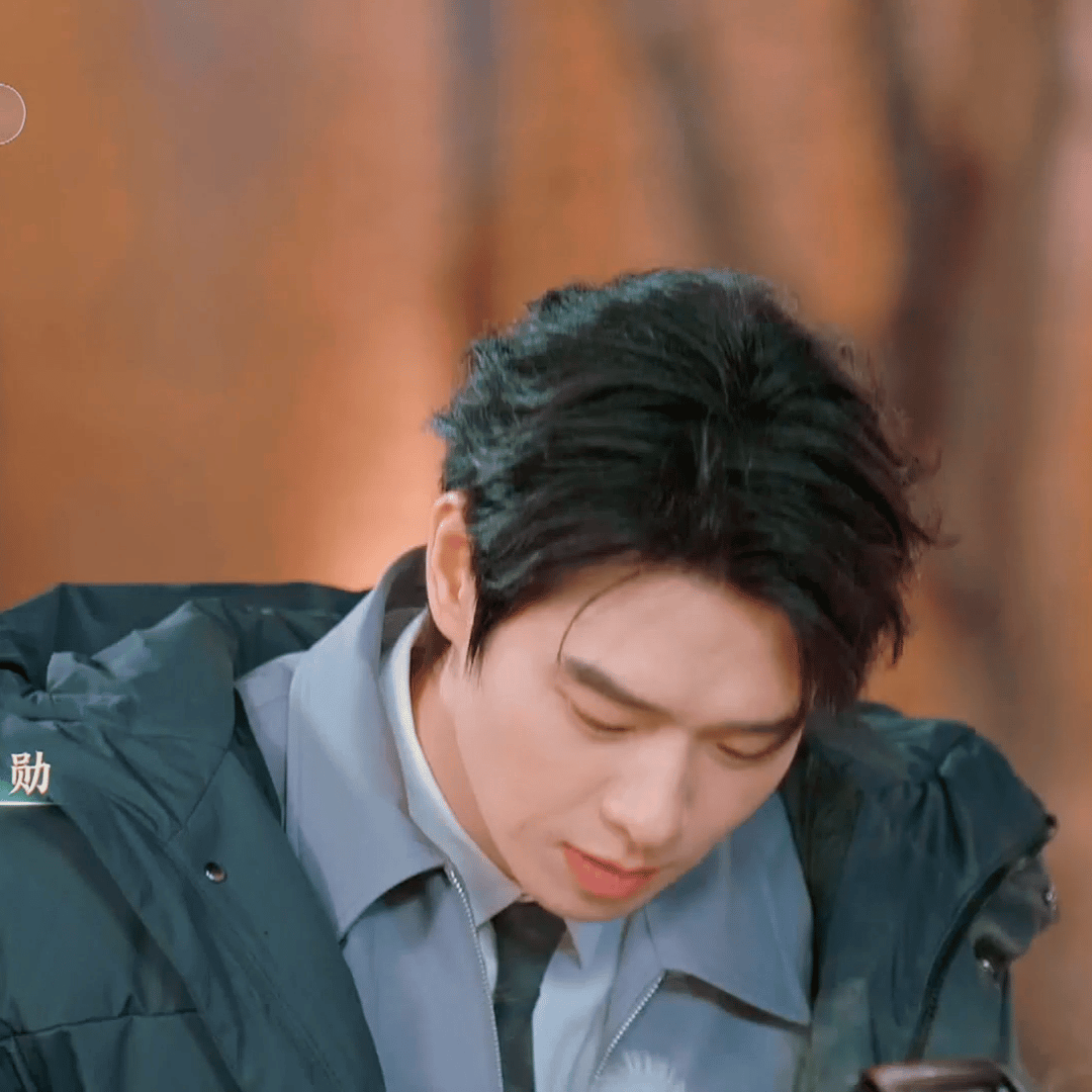 终于轮到我来指点魏大勋的年夜饭了这一次这个微醺的年夜饭有我们来指点，那就吃饺子一