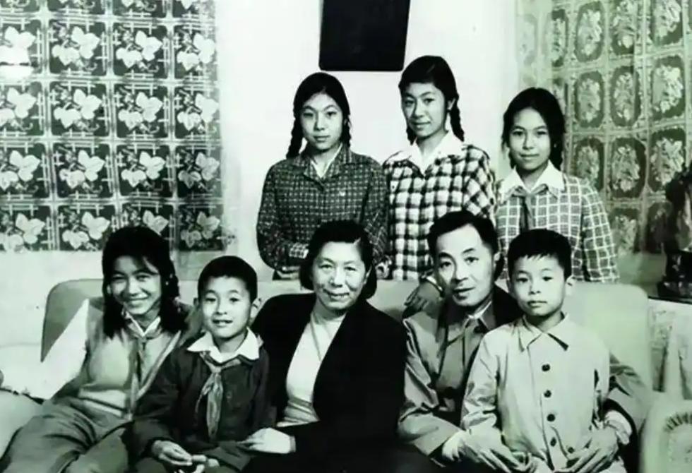 那是一九八六年的春天，北京城里最震动人心的消息，不是哪场外交活动，也不是哪项经济