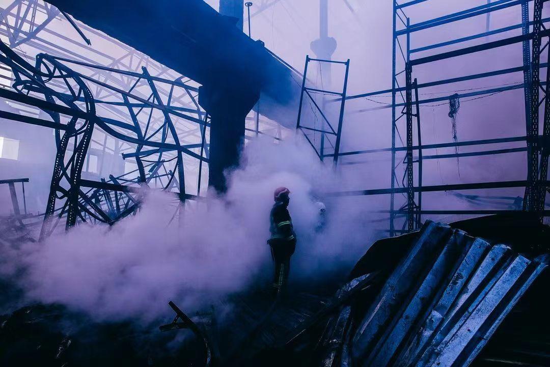 跨年夜空袭，俄军1月1日凌晨，对乌克兰十多个城市发动空袭行动。俄罗斯2年打不服乌
