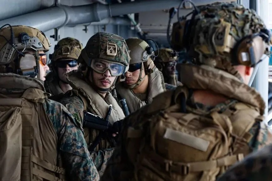 【#外媒披露美军中东作战力量详情#】据卡塔尔半岛电视台网站4月1日报道，随着美国