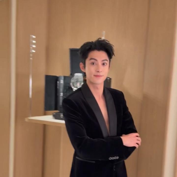 好可爱哦（cr📕西瓜不爱吃瓜王鹤棣lv品牌代言人