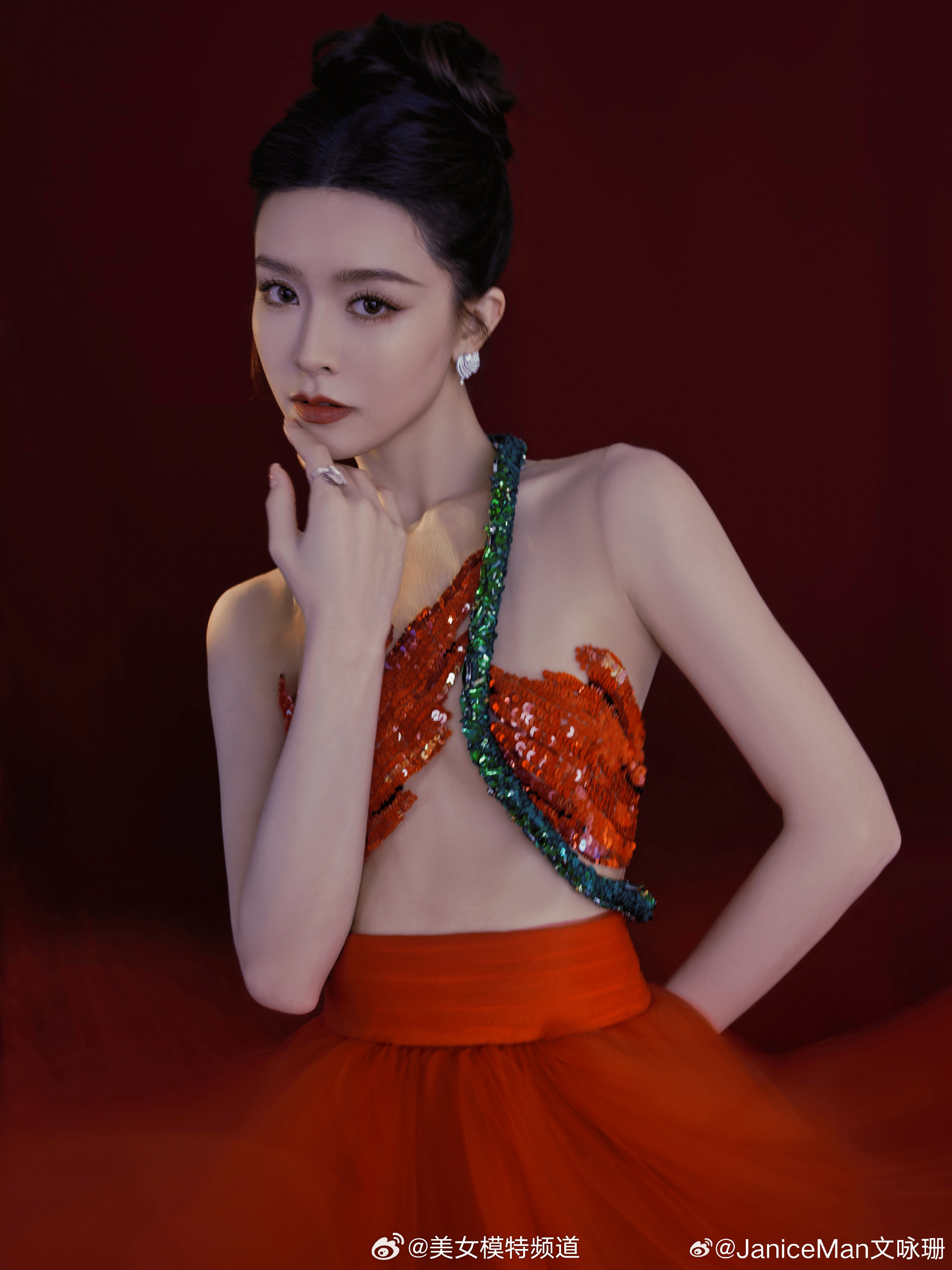 文咏珊红运丝绒妆 