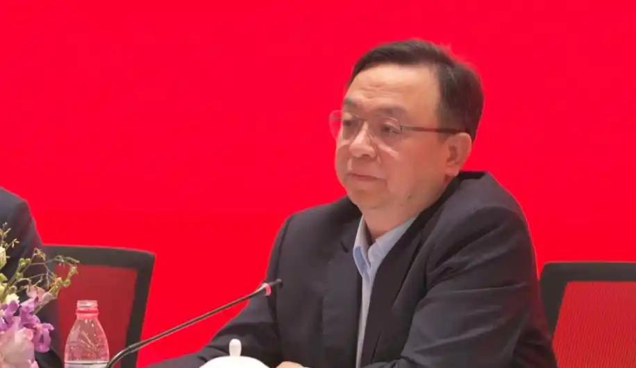 在去年比亚迪召开的临时股东大会上，比亚迪董事长王传福公开表示，比亚迪2025年的