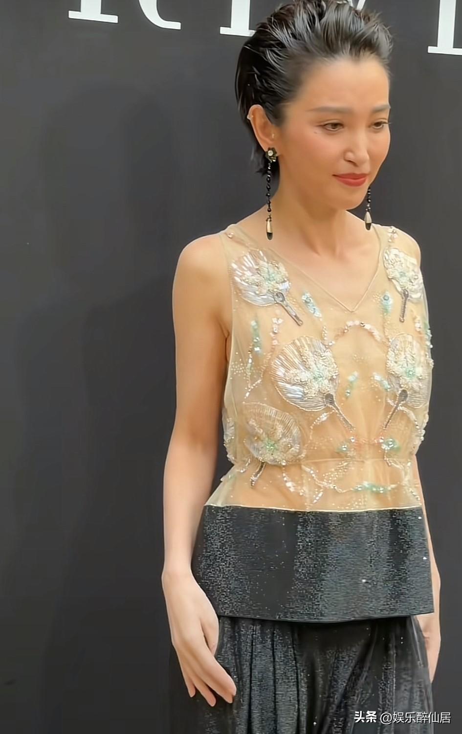 李冰冰怎么成了大头娃娃，
本来以前挺美挺有特点的一个人，怎么这一瘦整个人都显得不