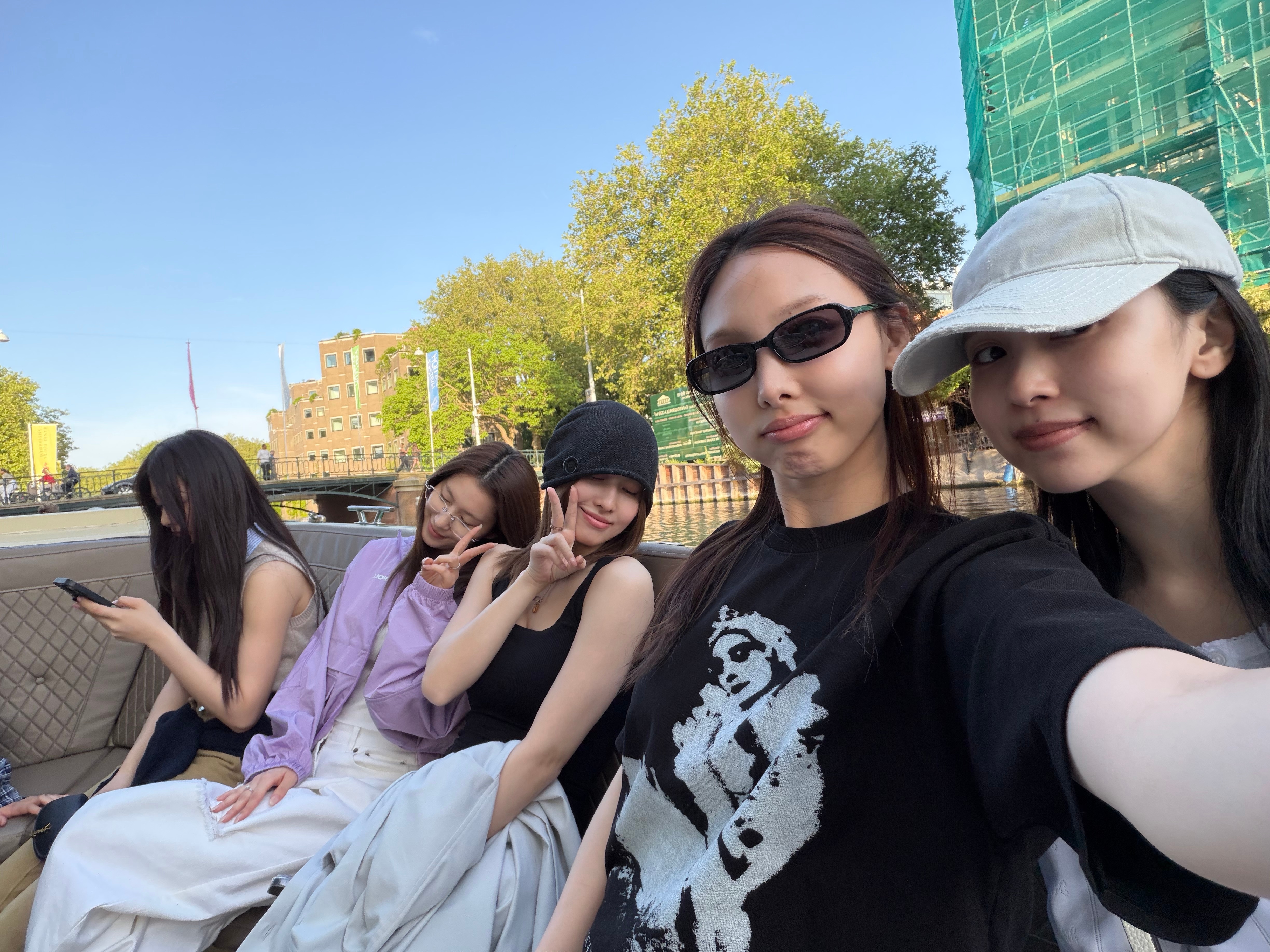 🐰🫧上传了休息日的游客合照有小四眼👶🏻 