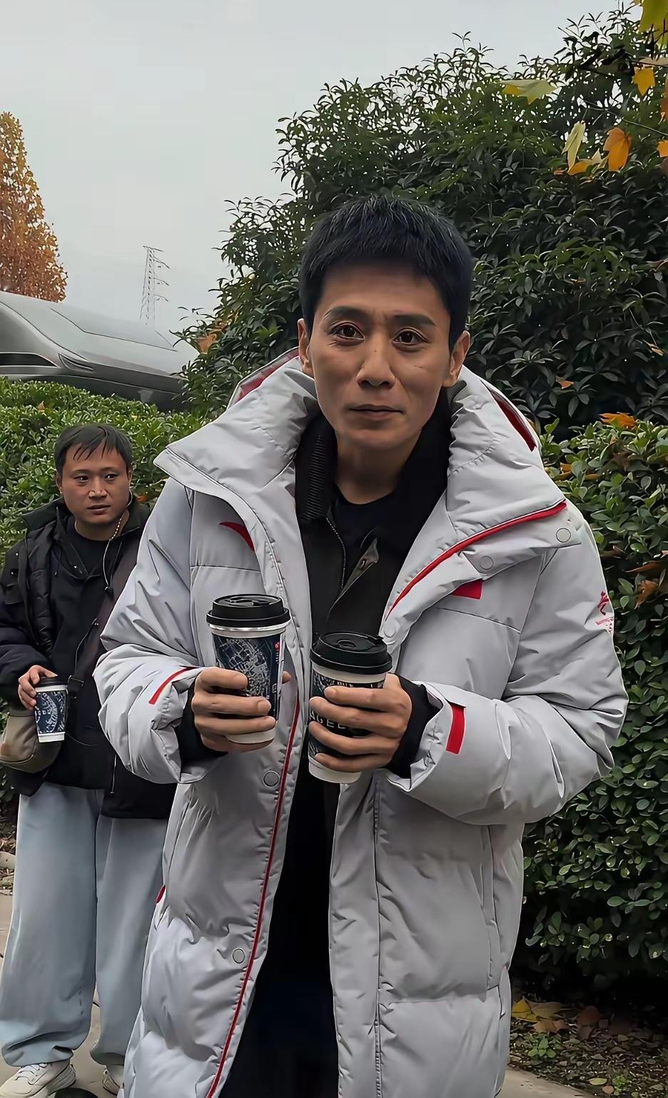 我滴个天呐！万万没想到，那么帅气的男神，老成这个老头样了…… 