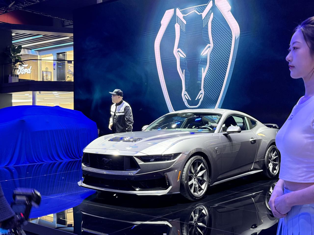 #2023广州车展#今年广州车展上，福特带来了旗下全新的Mustang Dark