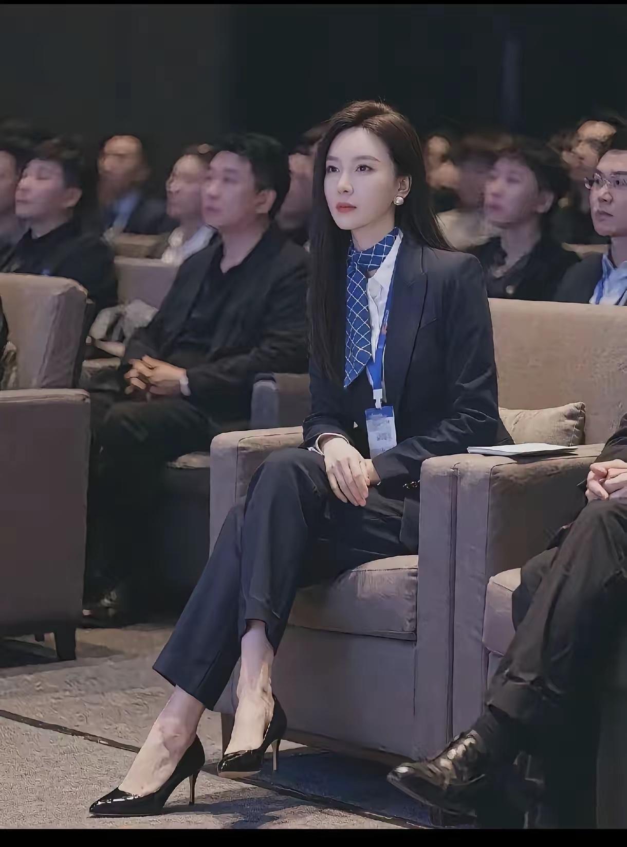 年薪5万，可以和她做朋友吗？