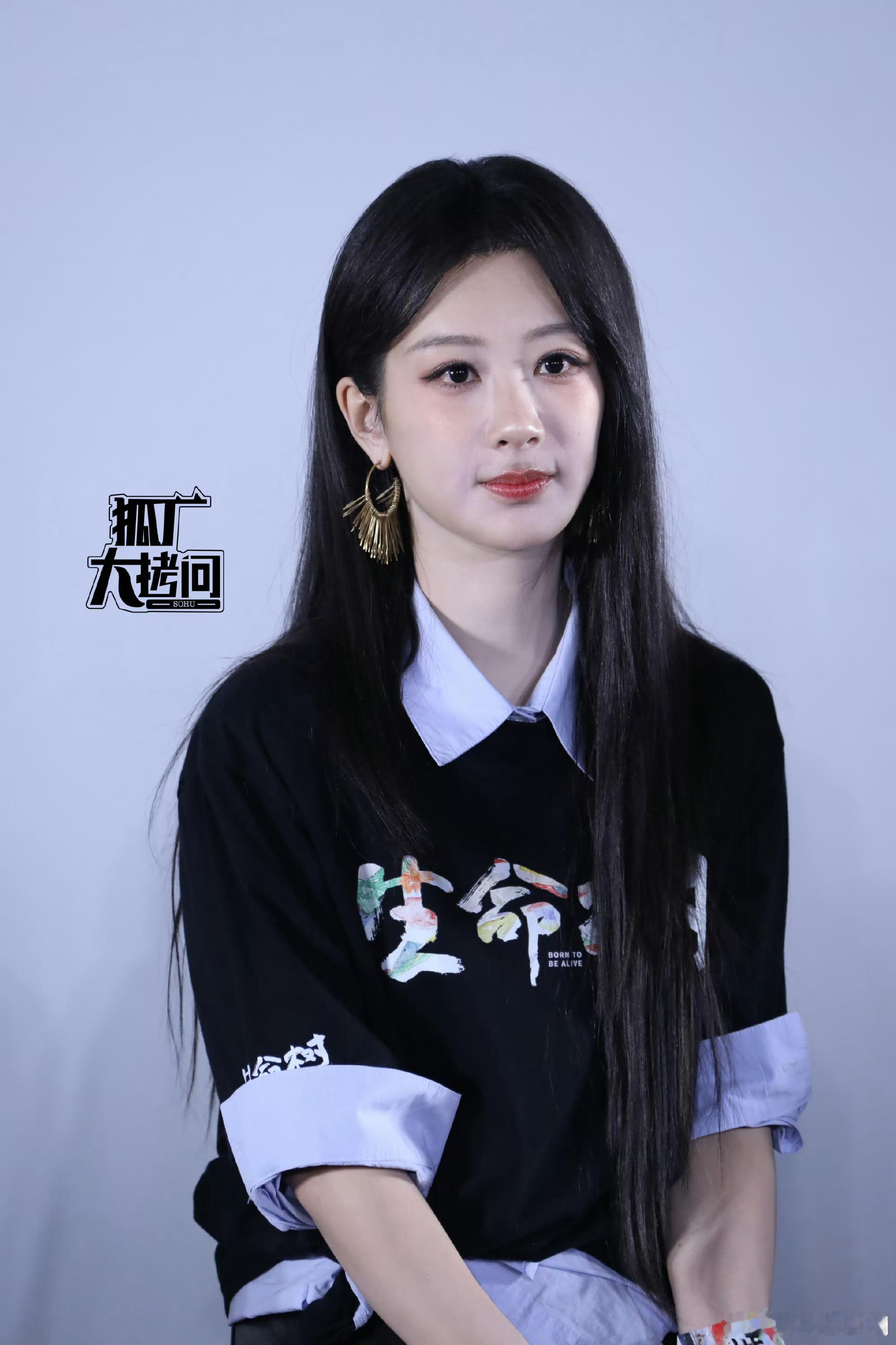 杨紫《生命树》看片会生图杨紫突然笑的这一下好明媚杨紫胡歌亮相生命树发布会