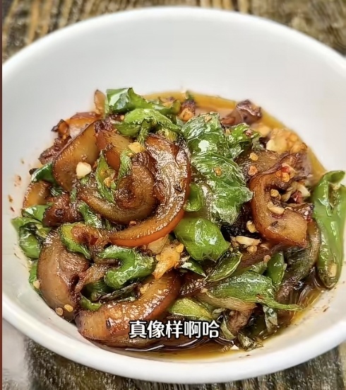 就路边摊，苍蝇馆子，小炒这个领域，感觉湘菜真的无敌。
