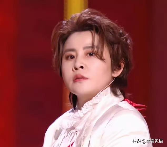 🌙王濛，明显不高兴了！4月3日深夜，王濛连夜冲上了热搜，原因是她听到倪萍的话后