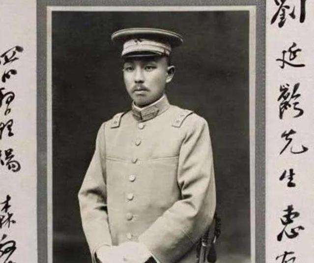 1939年，抗战正打得胶着，第二十七集团军总司令杨森坐镇湖南前线，指挥部队跟日军