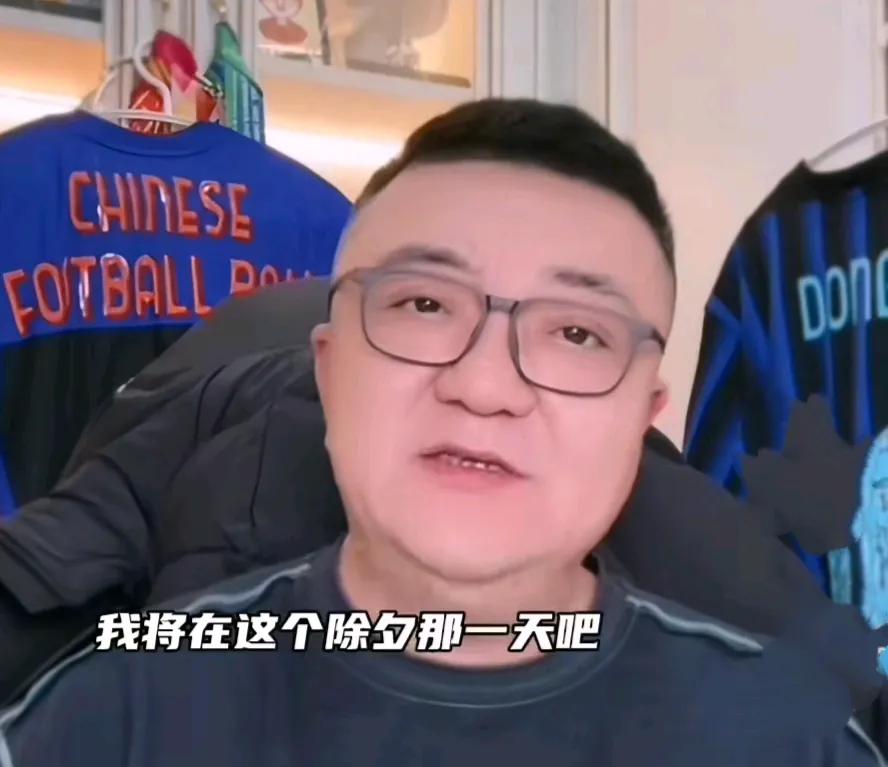 董路在直播时给邝兆镭在青岛海牛队立足上提了建议。
董路在直播时连线了此前的足球小