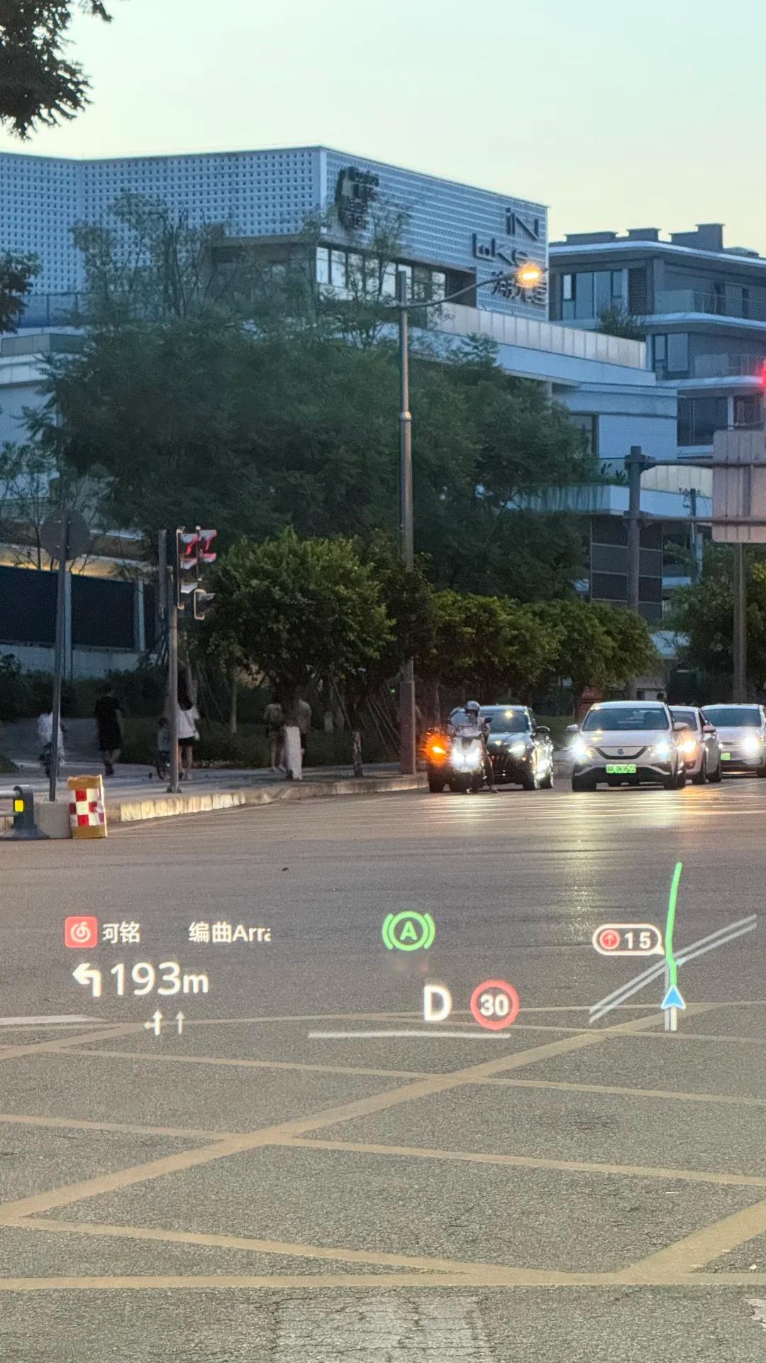 到底是人开车还是车开车 发布会越来越像竞赛：比算力、比雷达数量、比接管里程、比谁