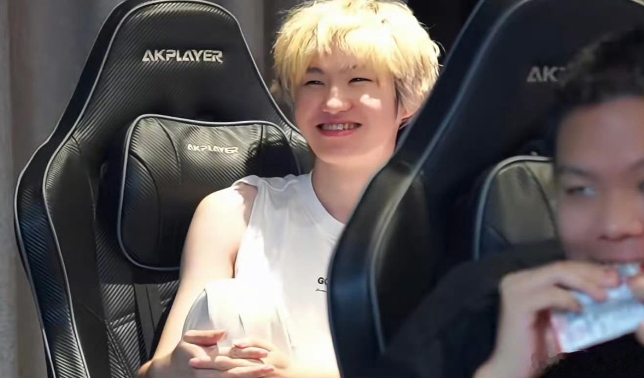 徐碧城这个小若汁小乐乐 ​​​