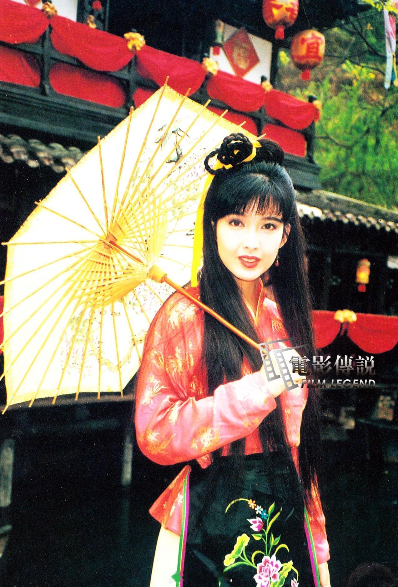 #電影傳說扫描# 清明时节雨纷纷 [下雨] 1993年，电影《伦文叙老点柳先开》