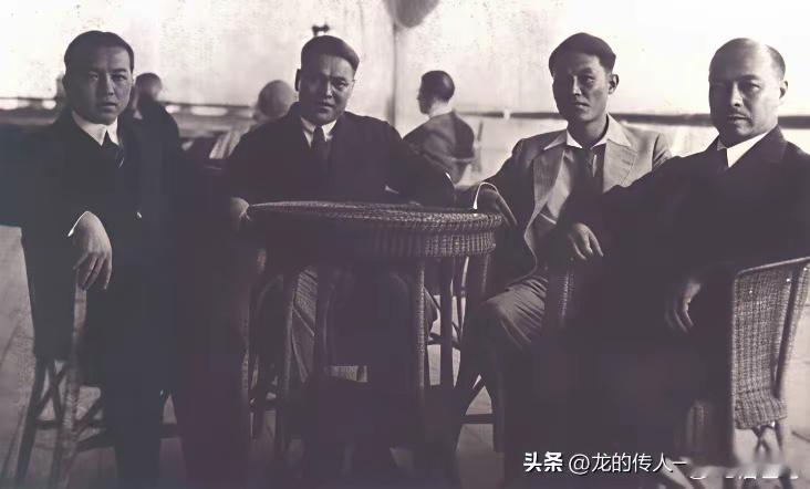 1927年11月16日，李济深随汪精卫离开广东，到上海参加蒋介石召开的党务会议。