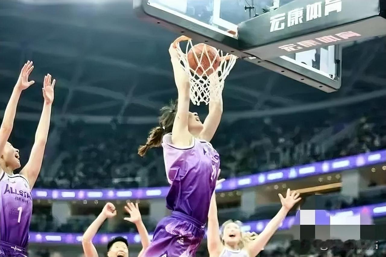 韩旭在WCBA全明星赛完成扣篮的意义重大：

1、完成扣篮全场沸腾，让全明星赛推