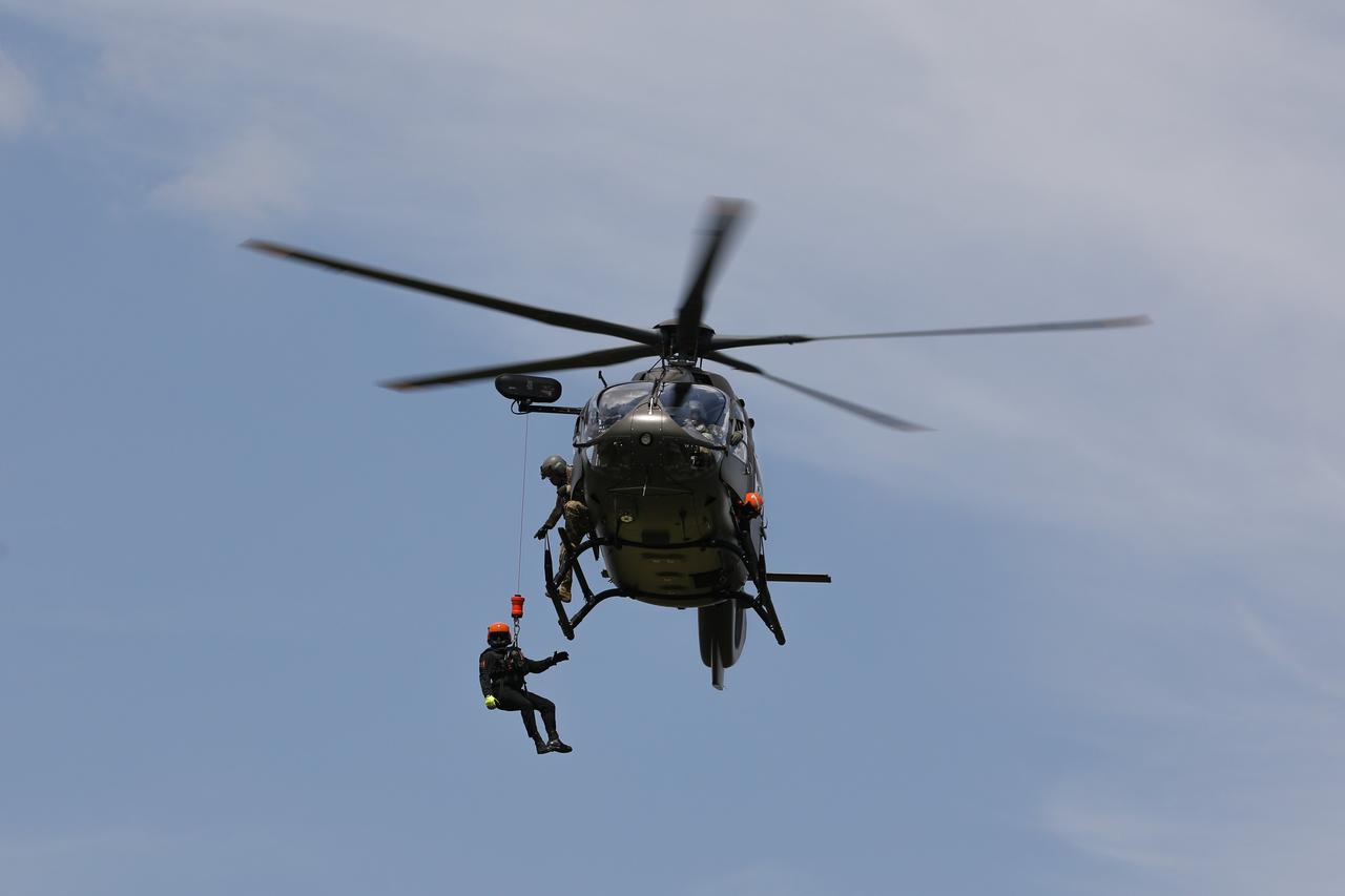 近日，美陆军授予空客直升机一份价值1.15亿美元的合同，为国民警卫队采购10架全