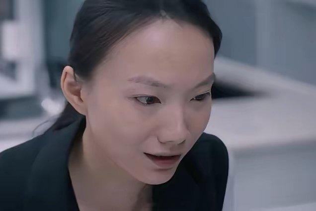 《我是刑警》，辅警杨小洁还真是实在，秦总请吃饭都不去，原因是为了回去陪女儿。 