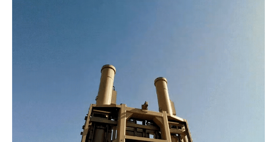 新“光杆”地空弹，隐身机“杀手”，终于露面了。

空军在2025年人民空军成立7