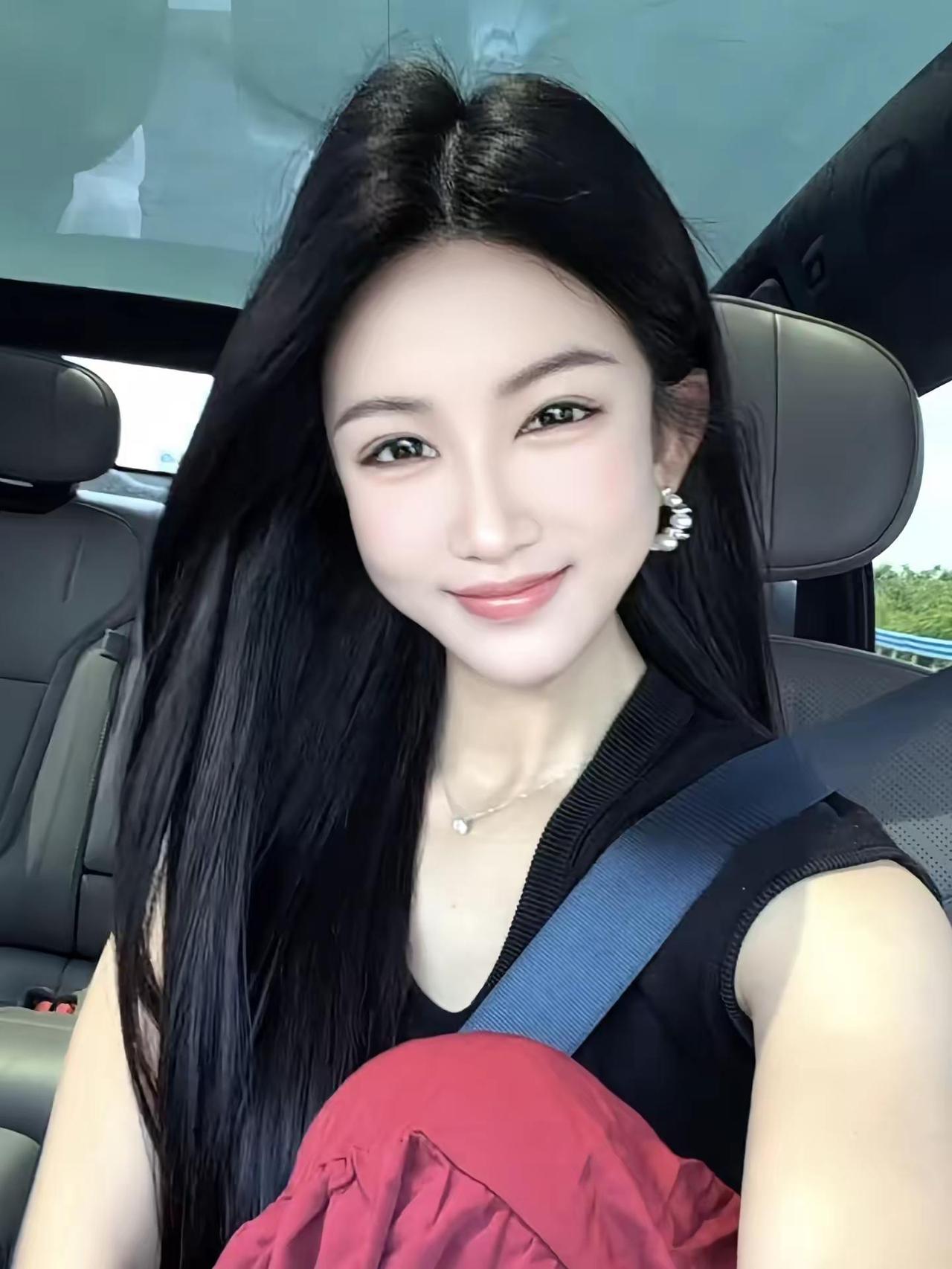 立秋了，好久没见我了吧，我瘦了头发也变长了 脾气还是那样.