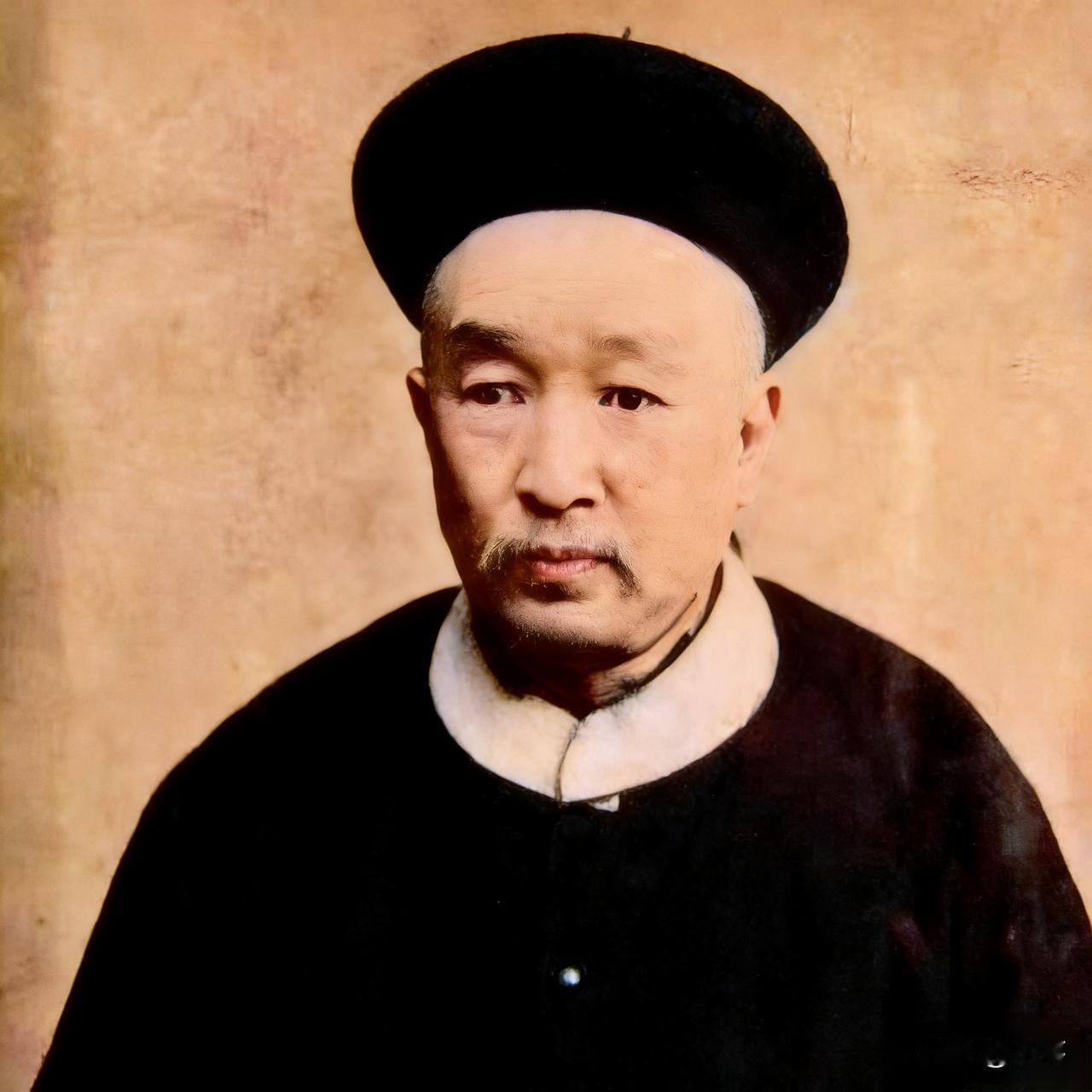 下面照片是晚清著名商人盛宣怀。
盛宣怀去世时留给子女多少财富呢？
据说，盛宣怀去