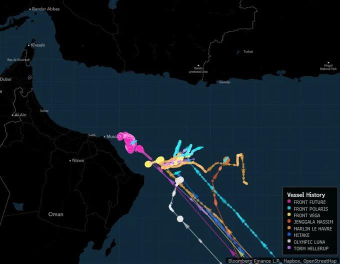 🚨🇮🇷 突发：霍尔木兹海峡实际上已经关闭。

日本油轮纷纷返航。希腊船队改