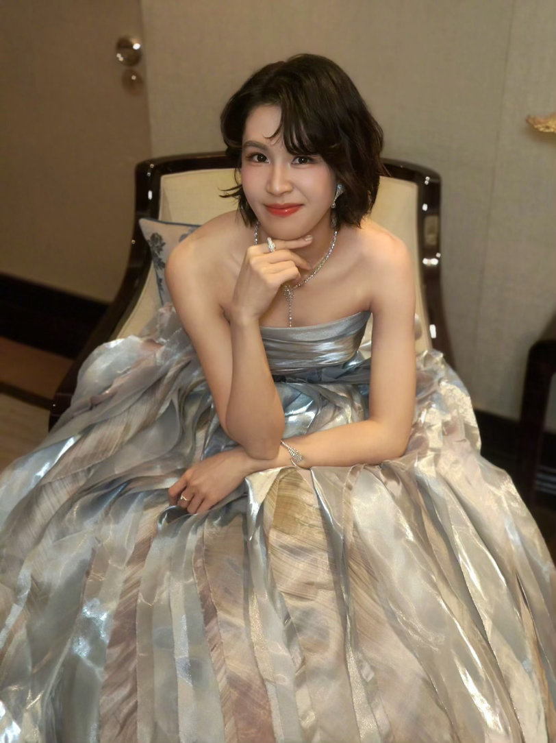 李小冉曾沛慈合照浪姐没盼来的合照在芒果夜盼来了 这个李小冉曾沛慈好萌好萌吧！李小