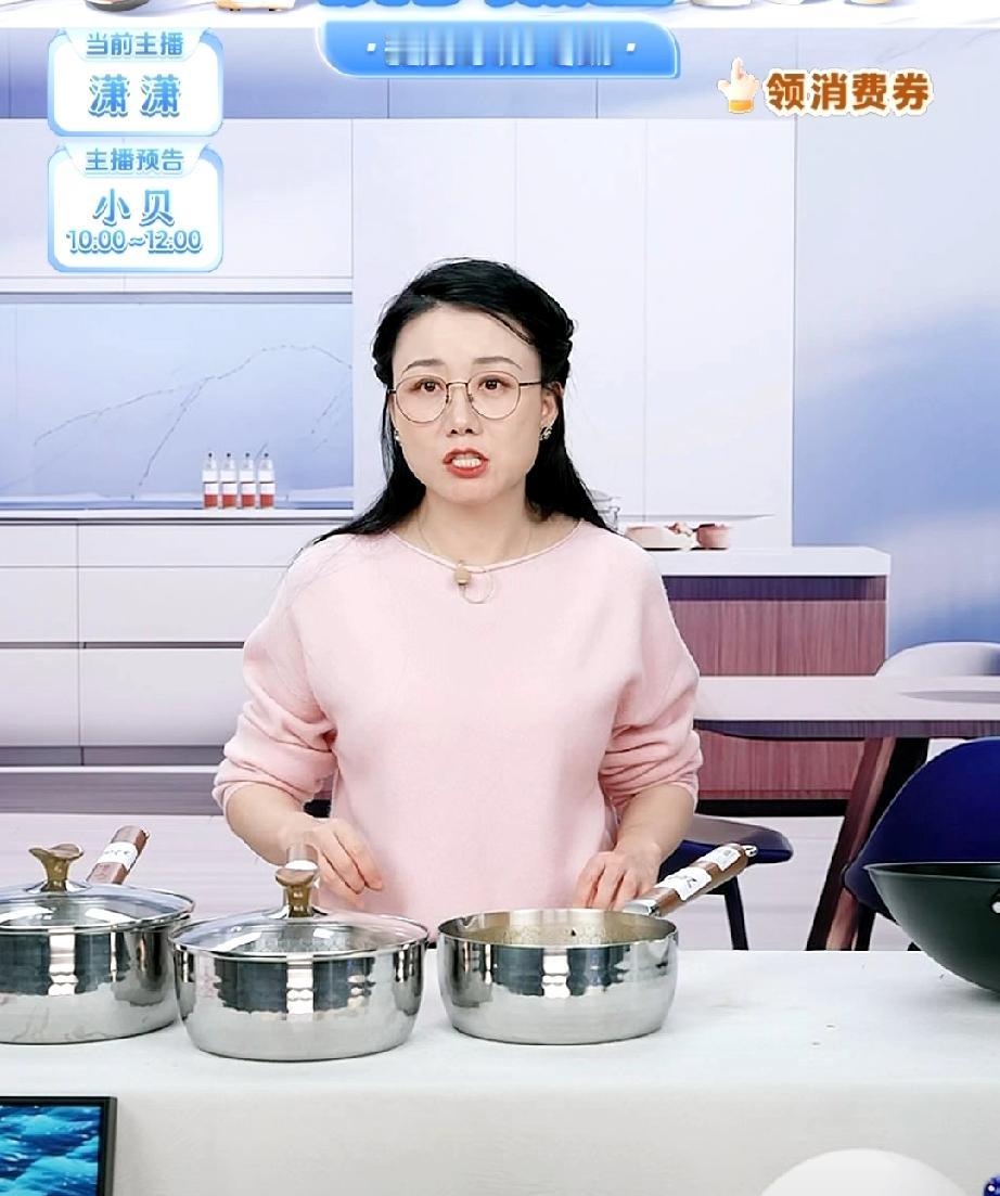 潇潇今早在讲一款不锈钢奶锅时，一口气回答了十几个问题，真是无所不答，高能输出！ 