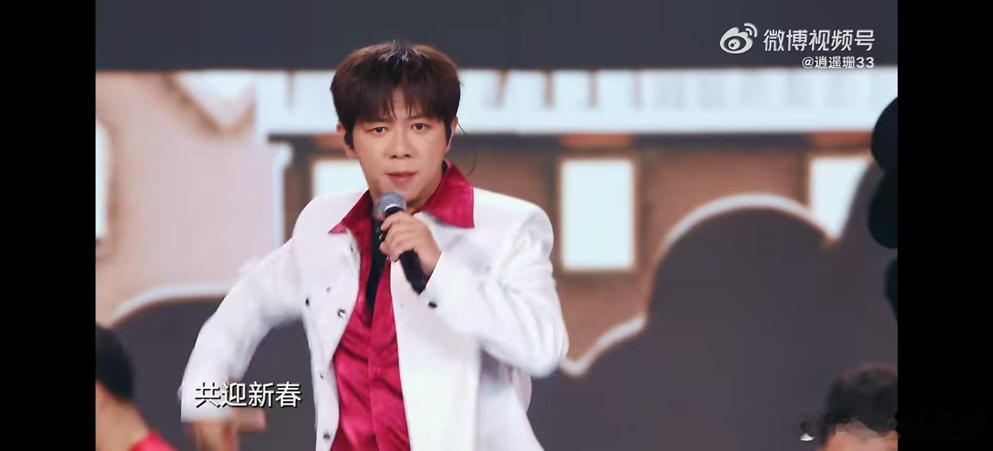 东方卫视春晚舞台审美按帧抠 我趣！东方卫视春晚今年卷疯啦，预告片里舞台审美在线到