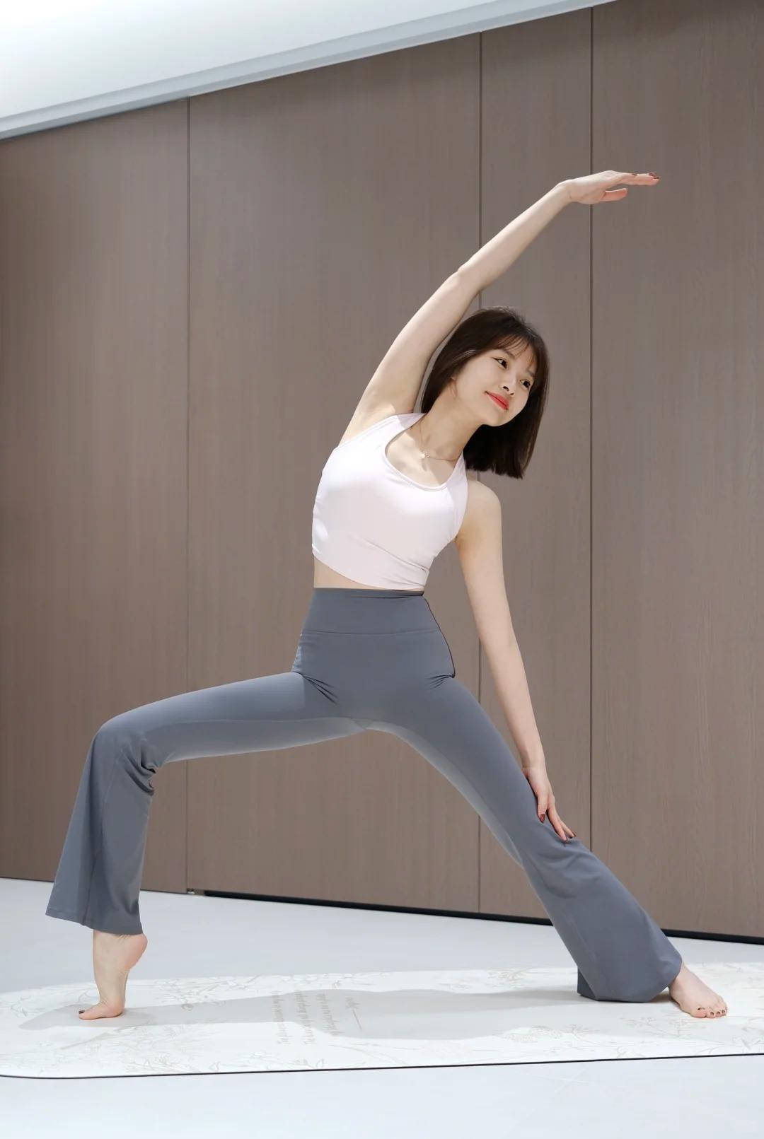 练习的过程是温柔又治愈的，每一次舒展，都是在与自己的身体静静对话。不追强度，不求