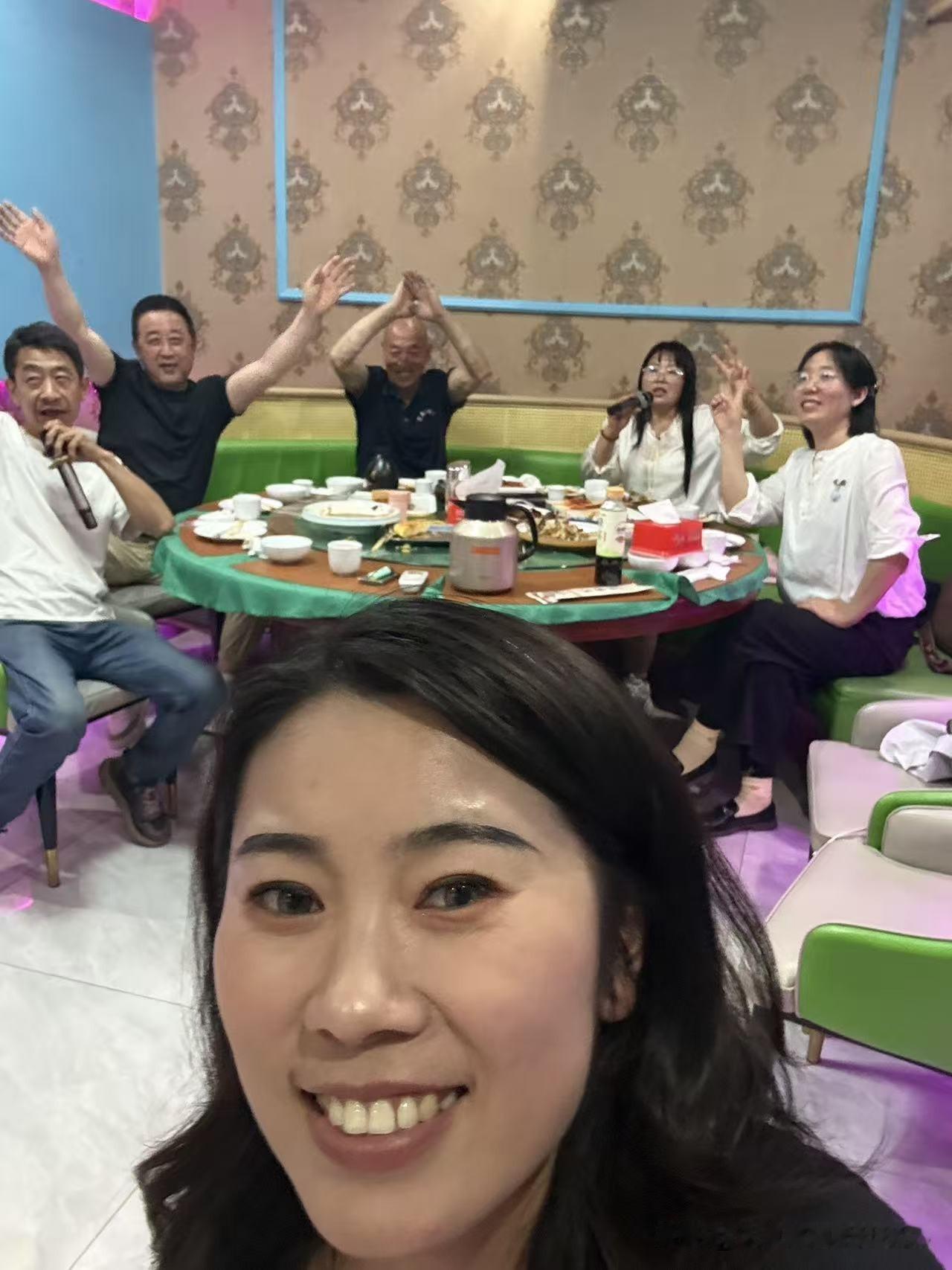 真心话茶局，那可真是句句能戳到心窝里。社交讲究价值互换，没价值再讨好也白搭，就像