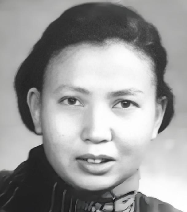 1941年，21岁的女战士莫林被活埋前，敌人竟突然问：“你认识莫林吗？”莫林一听