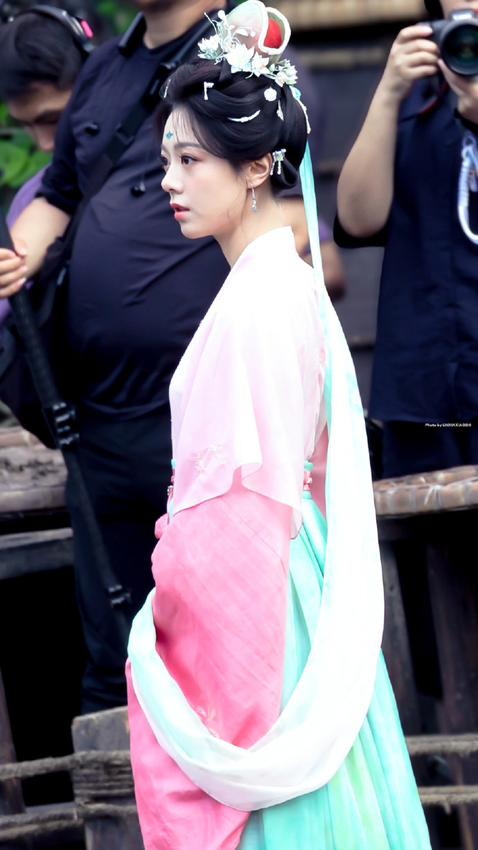 赵今麦楚听雨灵动少女赵今麦与生俱来的少女感 赵今麦楚听雨也太灵动了，麦麦与生俱来