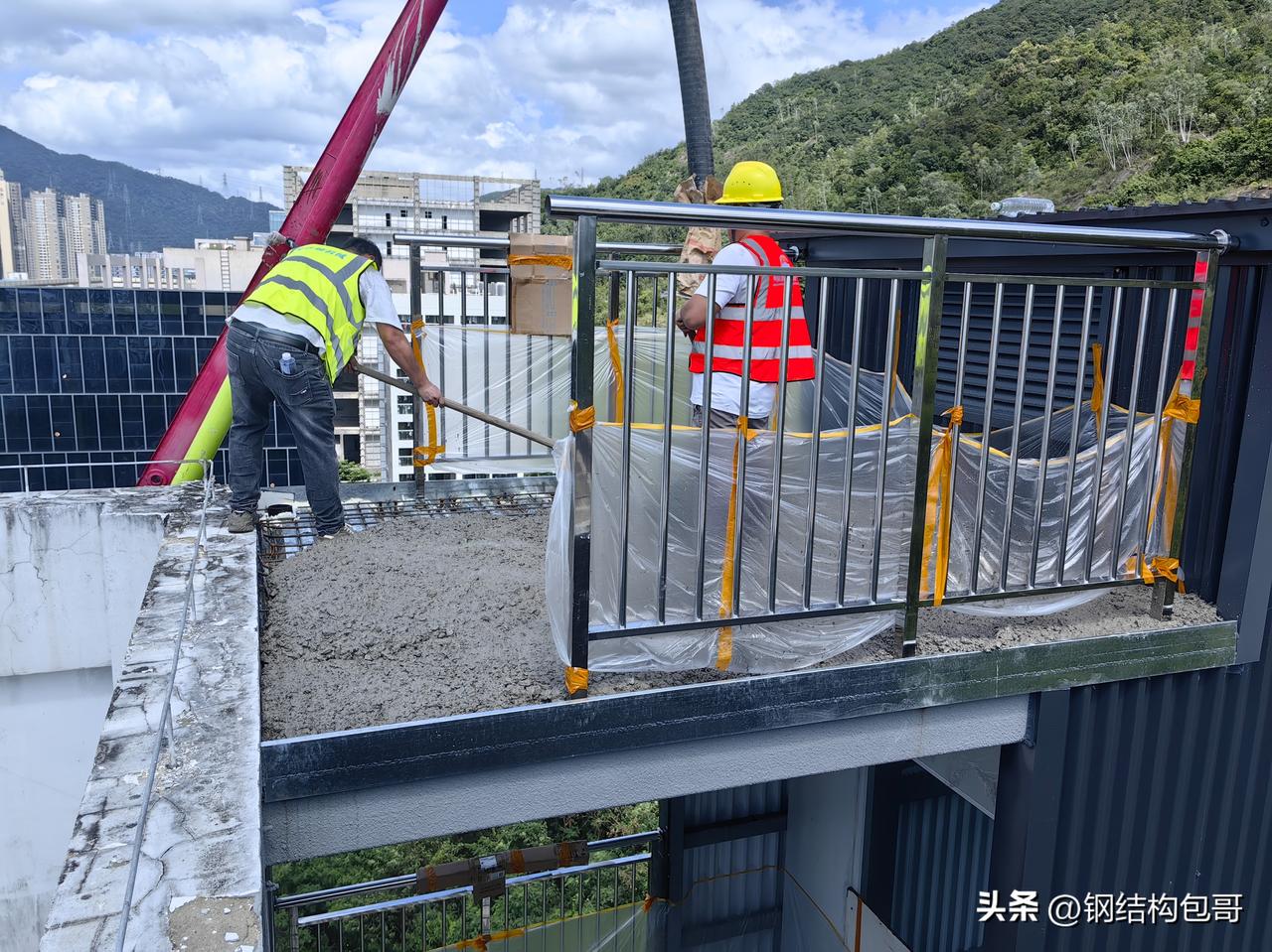 今天刷到第一财经的一条消息，
日本求职市场变成员工挑老板，
12.1万求职者对应
