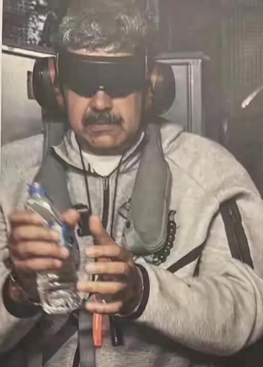 （一）
老杜有志气，全民皆兵反美帝。
盟友不抛弃，送钱送枪送道义。
美军不讲理，