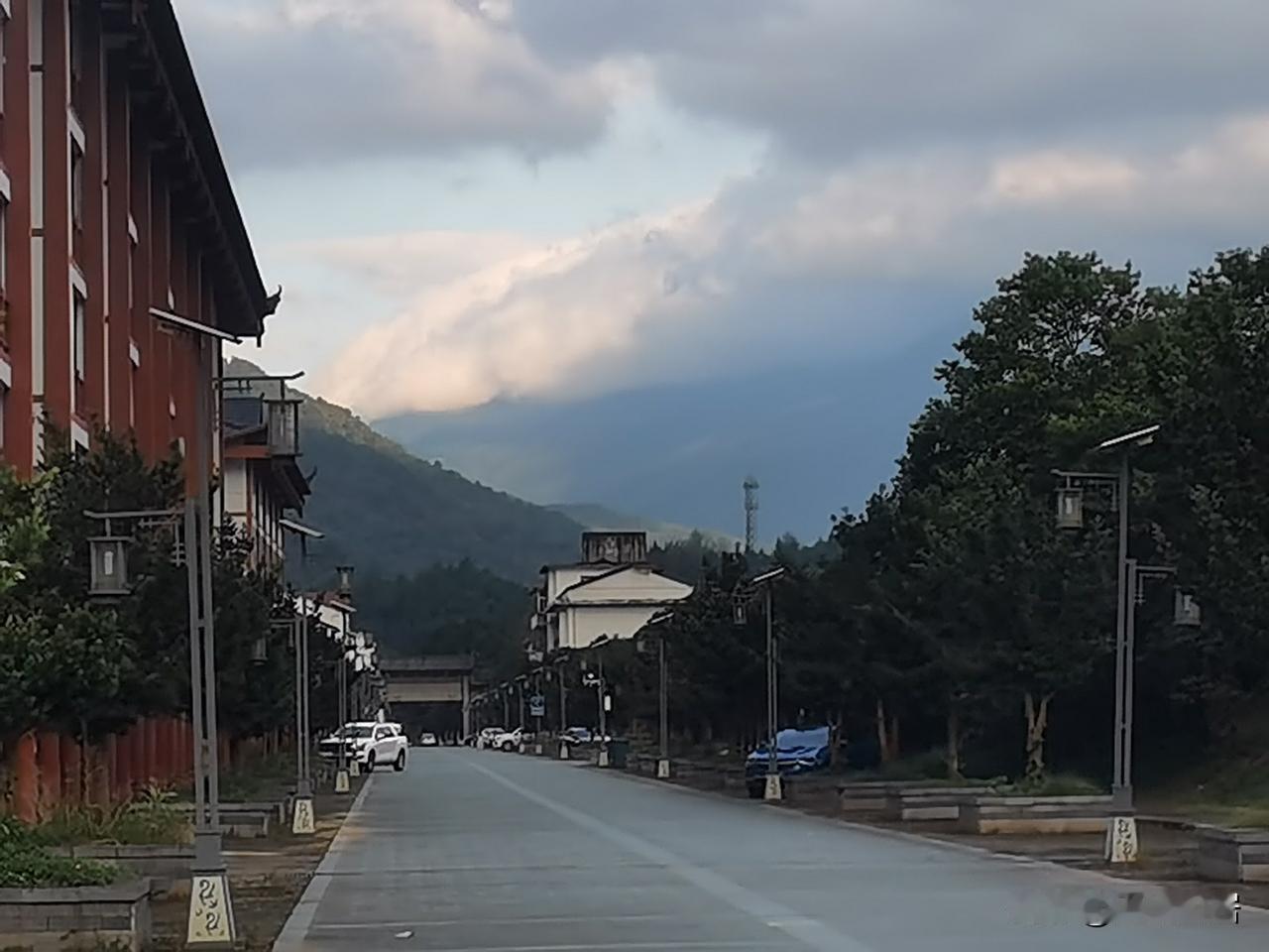 鸟叫声，闲的人经常听到。
狗叫声，浮躁的人经常听到。
花开的声音，修行的人能听到