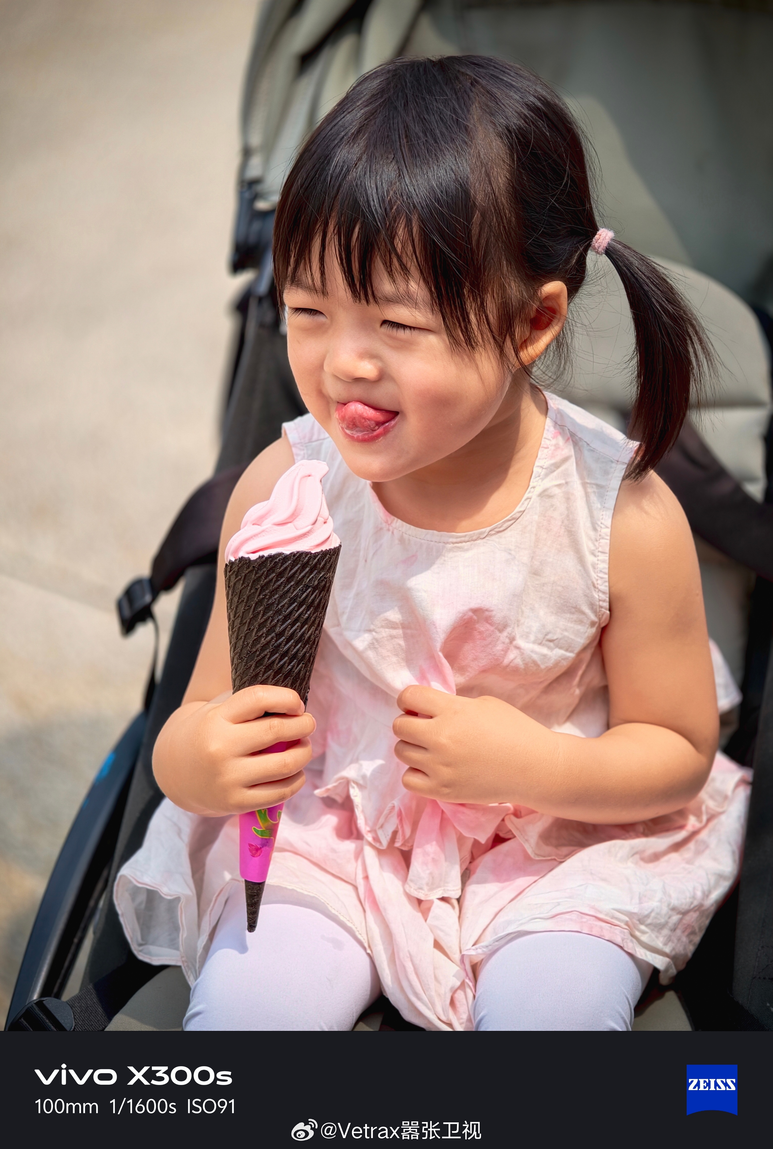 这是来自于 vivo X300s 的随手拍，也是第一次正儿八经的在蓝厂的标准版序