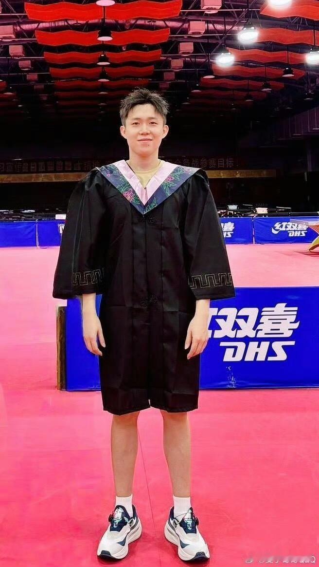 #王楚钦将参加北大新生考试#可喜可贺！乒乓球奥运冠军王楚钦，真要上北大啦！

近
