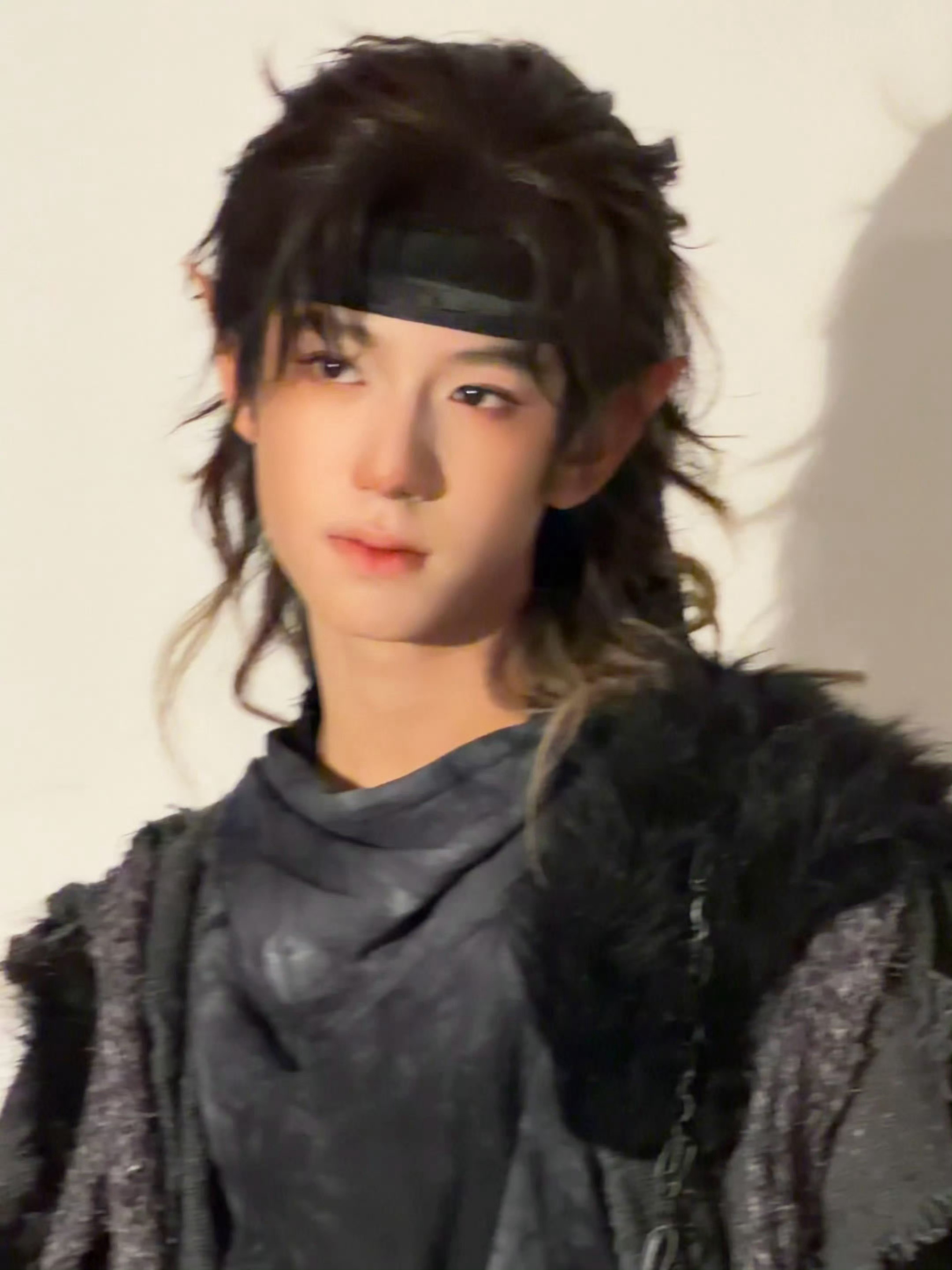 林子烨发了小狼妖 林子烨来战杀青plog  林子烨发了小狼妖，古灵精怪的小表情，