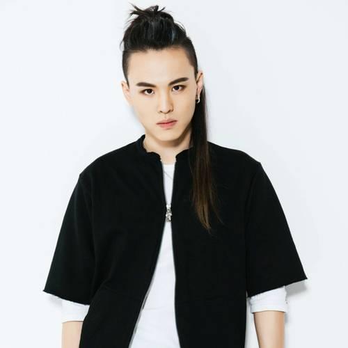 唉！14 年了，嗨歌王子从巅峰到再出发，

2012 年，张玮在《中国好声音》舞