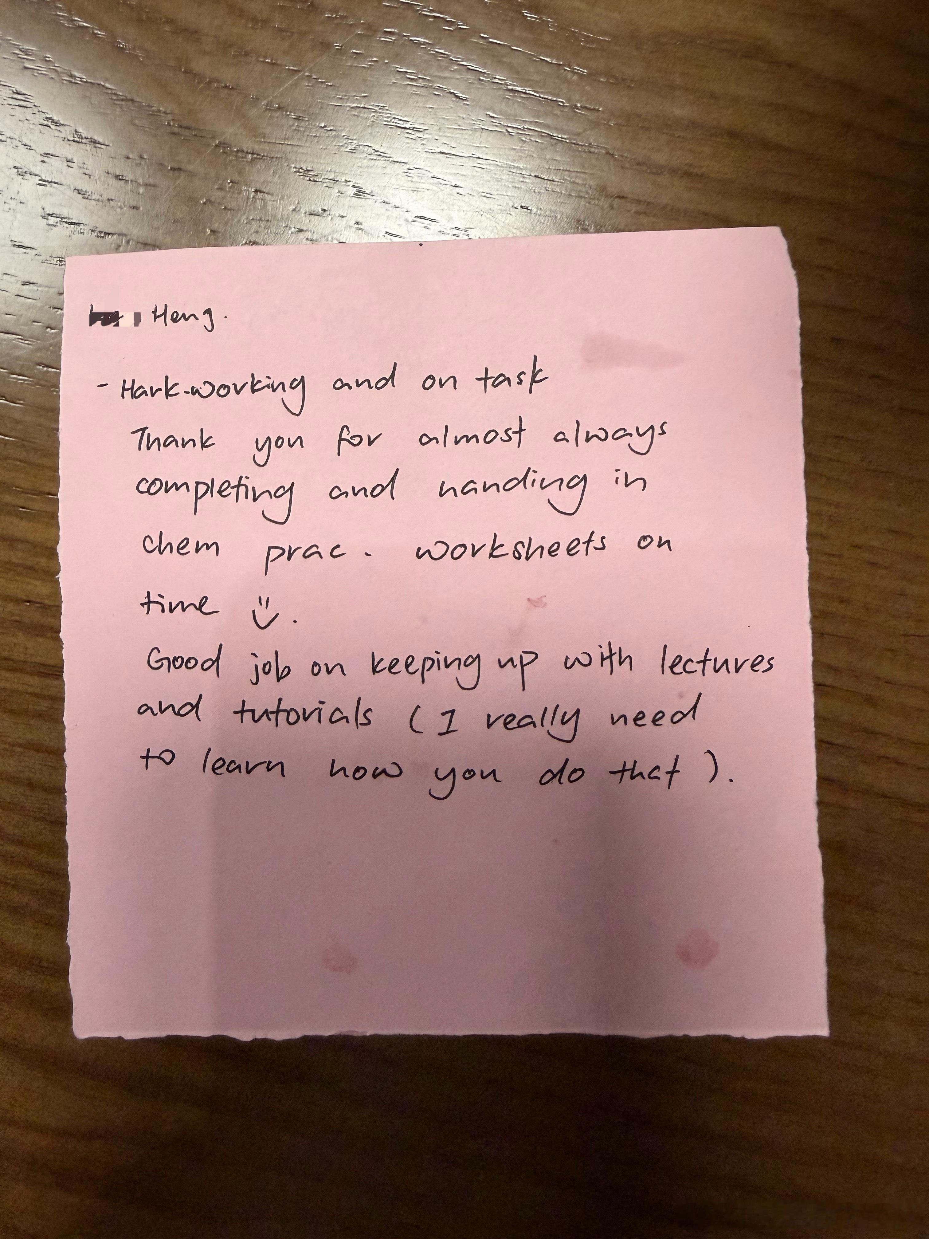 新加坡学校还挺鼓励孩子们之间互相鼓励的！看到别人的优点，并且大方地告诉对方，这对