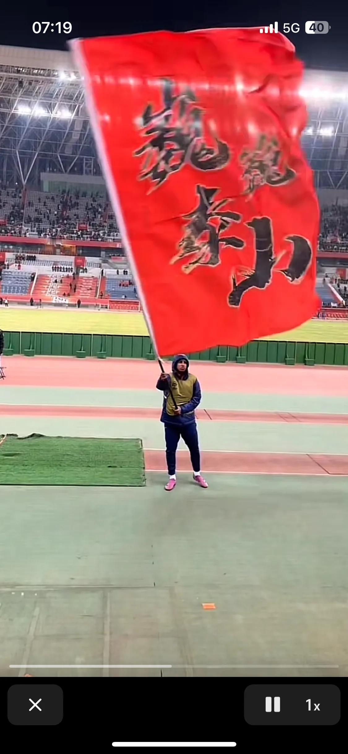 关于亚冠停赛规则，1. 累计三张黄牌会停赛一场 2. 小组赛黄牌不带到淘汰赛
综