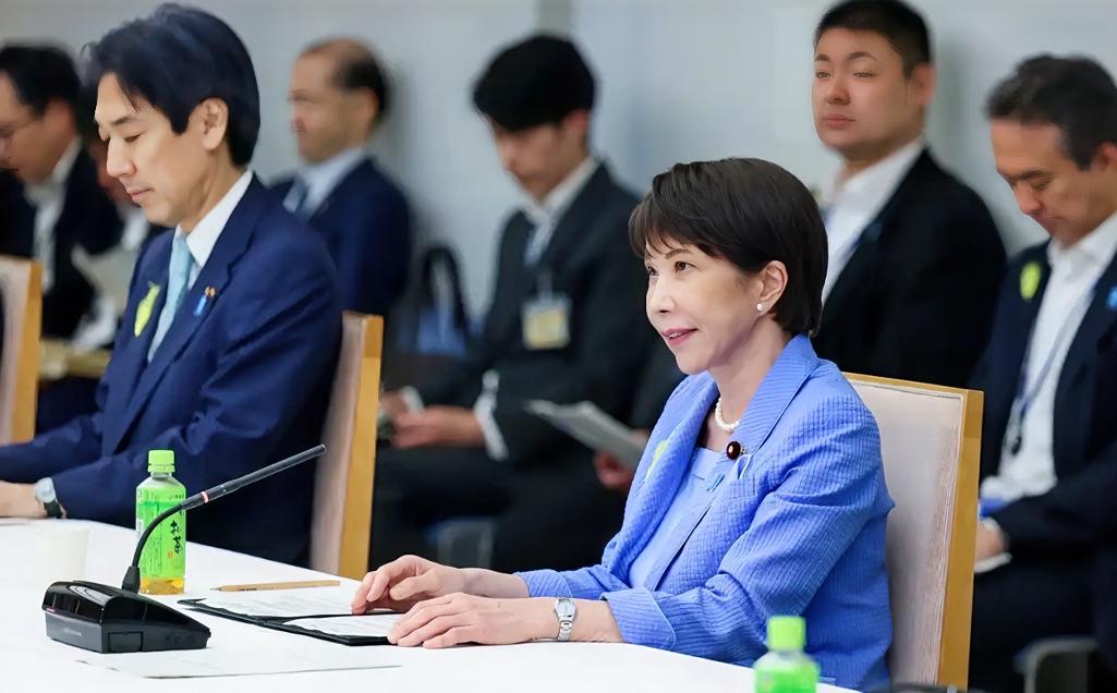 顶不住了，日本示好中国。当地时间6月30日，日本经济产业大臣赤泽亮正公开承认，中