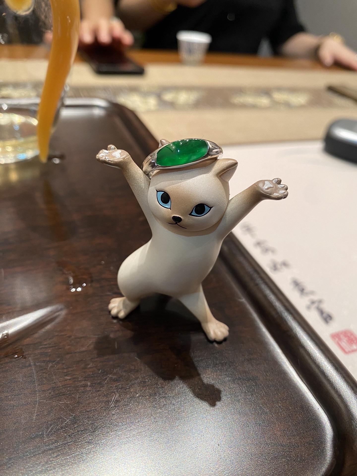 已持证😃。图一无所谓的表情 图二持证上岗的证据 图三告诉自己不要着急賺不到钱，路还长呢💪